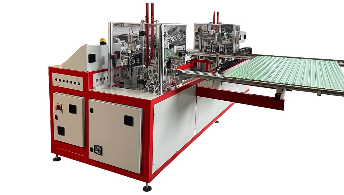 Macchina automatica per inserimento tappi laterali su tapparelle